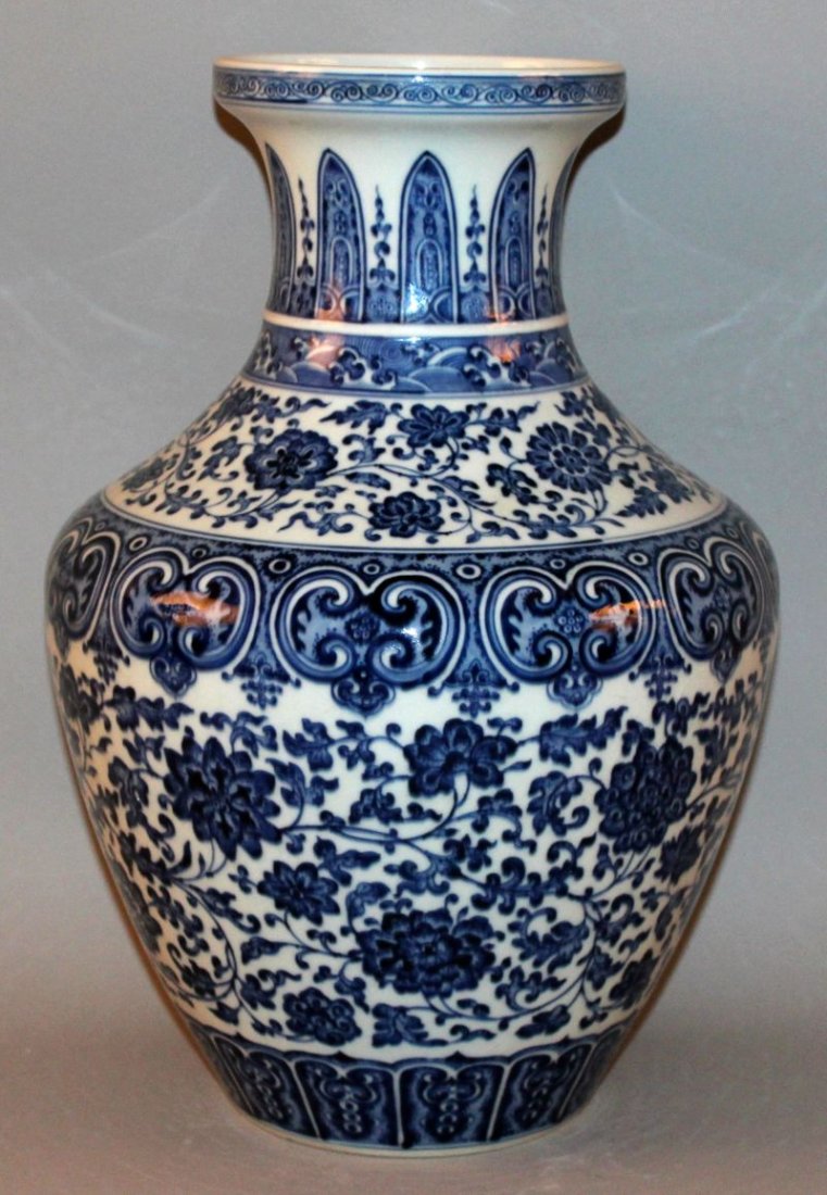 A LARGE CHINESE BLUE & WHITE PORCELAIN MING-STYLE (1 of 3)