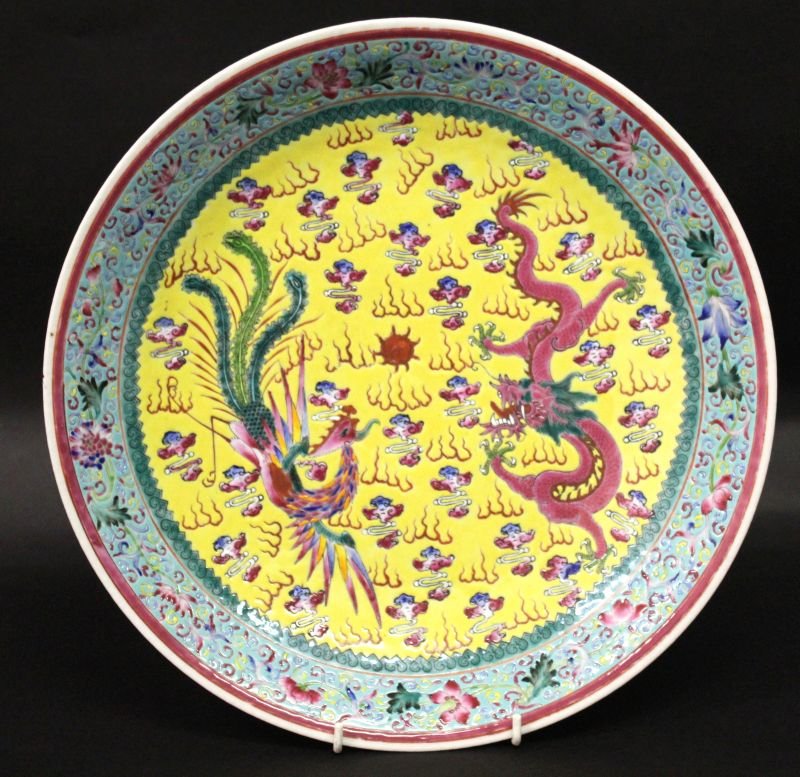 A 20TH CENTURY CHINESE FAMILLE ROSE DRAGON & PHOENIX (1 of 2)