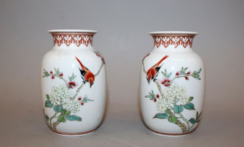 A SMALL MIRROR PAIR OF CHINESE FAMILLE ROSE PORCELAIN (1 of 4)