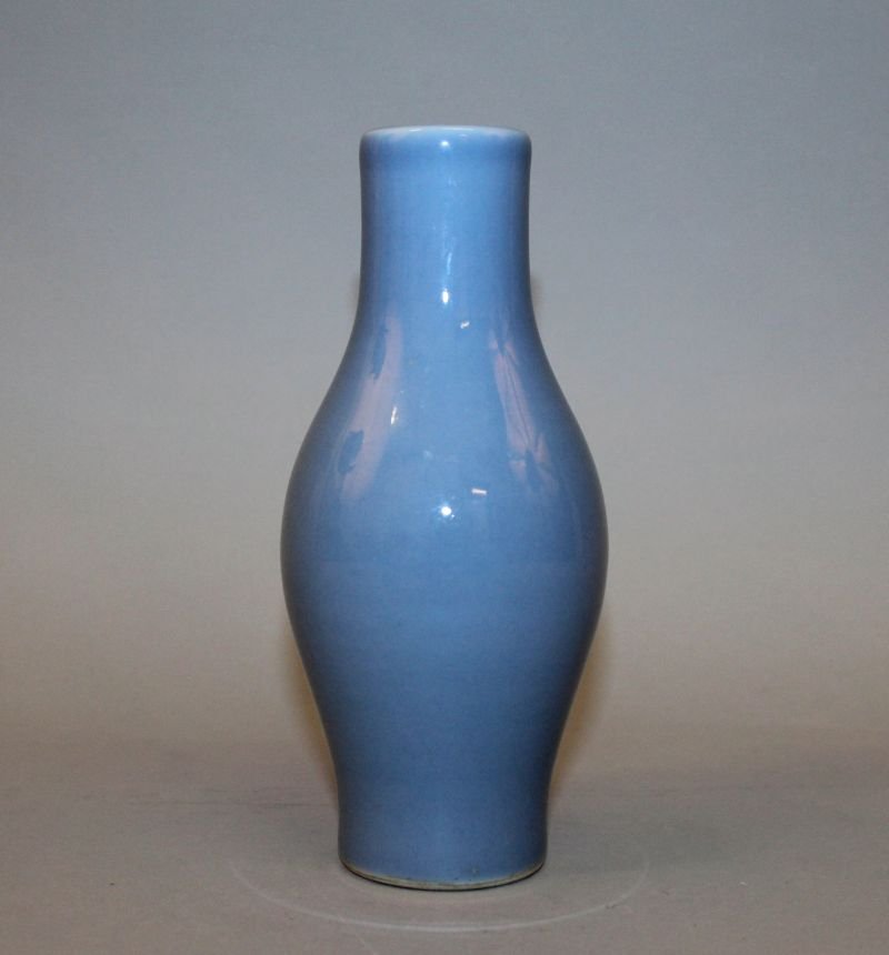 A CHINESE CLAIRE-DE-LUNE PORCELAIN VASE, the base with (1 of 3)