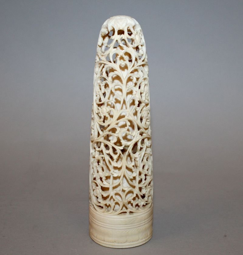 AN UNUSUAL 19TH/20TH CENTURY SOUTH-EAST ASIAN CARVED (1 of 4)