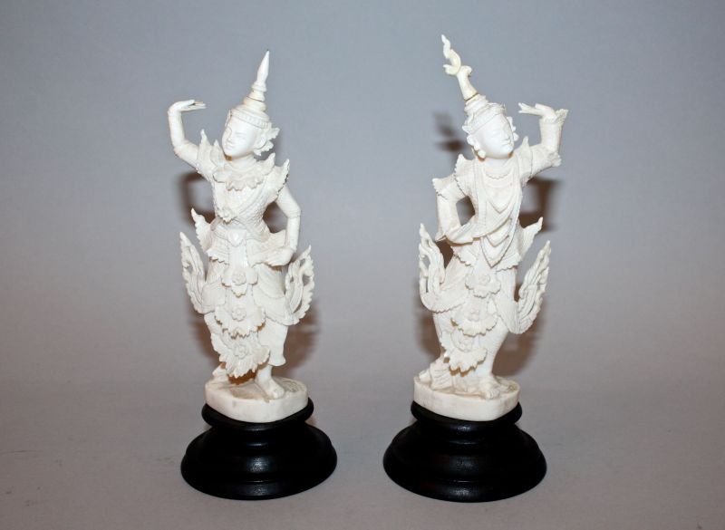 A MIRROR PAIR OF 19TH/20TH CENTURY CARVED IVORY FIGURES (1 of 3)
