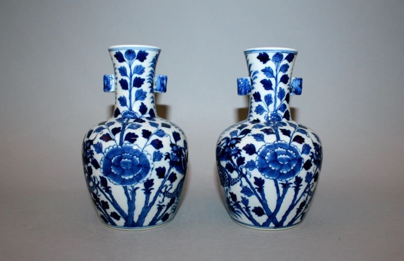 A PAIR OF 19TH CENTURY CHINESE BLUE & WHITE PORCELAIN (1 of 3)
