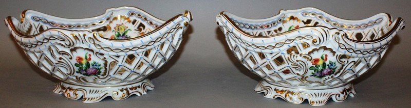 A GOOD PAIR OF HERAND HAND PAINTED PIERCED TWO HANDLED: A GOOD PAIR OF HERAND HAND PAINTED PIERCED TWO HANDLED BASKETS painted with flowers. 10.5ins wide.