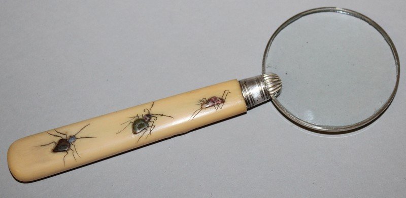 A SHIBYAMA MAGNIFYING GLASS.: A SHIBYAMA MAGNIFYING GLASS.