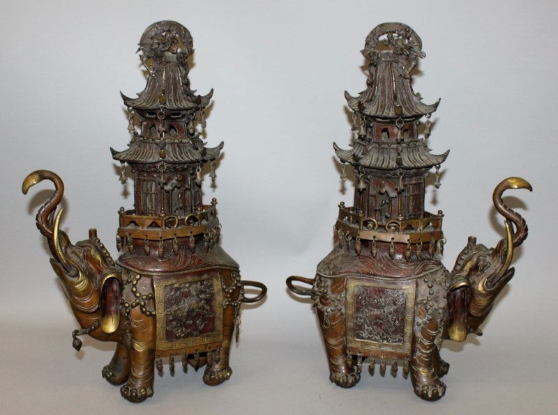 A LARGE PAIR OF 19TH CENTURY JAPANESE MEIJI PERIOD (1 of 10)