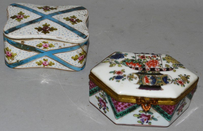 A 19TH CENTURY PARIS BOX AND COVER IN CHINESE STYLE, a: A 19TH CENTURY PARIS BOX AND COVER IN CHINESE STYLE, a Paris porcelain Sevres type box and cover with flowers and ribbons, a Paris porcelain trencher salt in Chinese export style, a Vienna style sauce