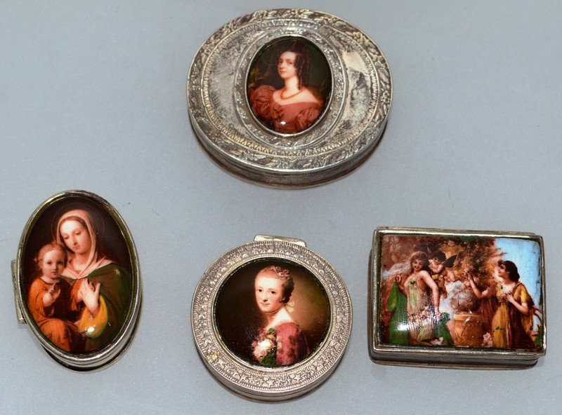 FOUR SILVER PILL BOXES.: FOUR SILVER PILL BOXES.