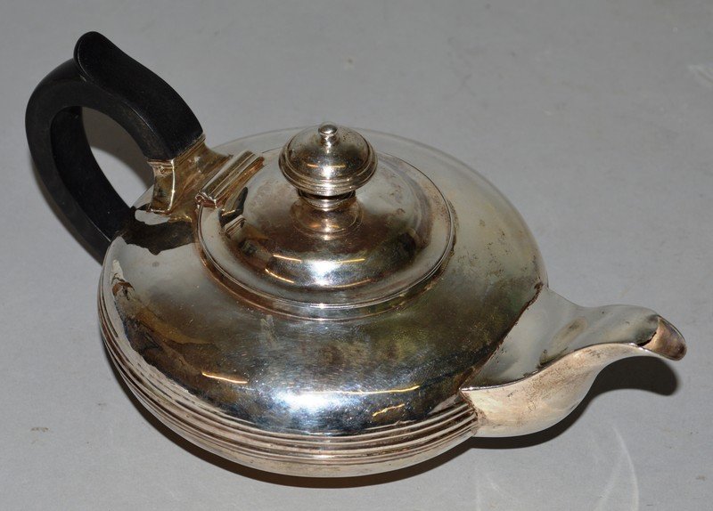 A WILLIAM IV CIRCULAR TEAPOT. London 1834 Maker: R.: A WILLIAM IV CIRCULAR TEAPOT. London 1834 Maker: R. Pearce & G. Burrows. Weight: 11ozs.