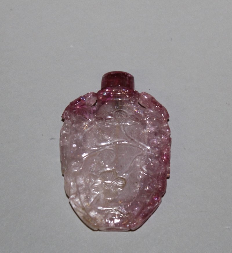 A GOOD 19TH CENTURY CHINESE PINK QUARTZ SNUFF BOTTLE & (1 of 2)
