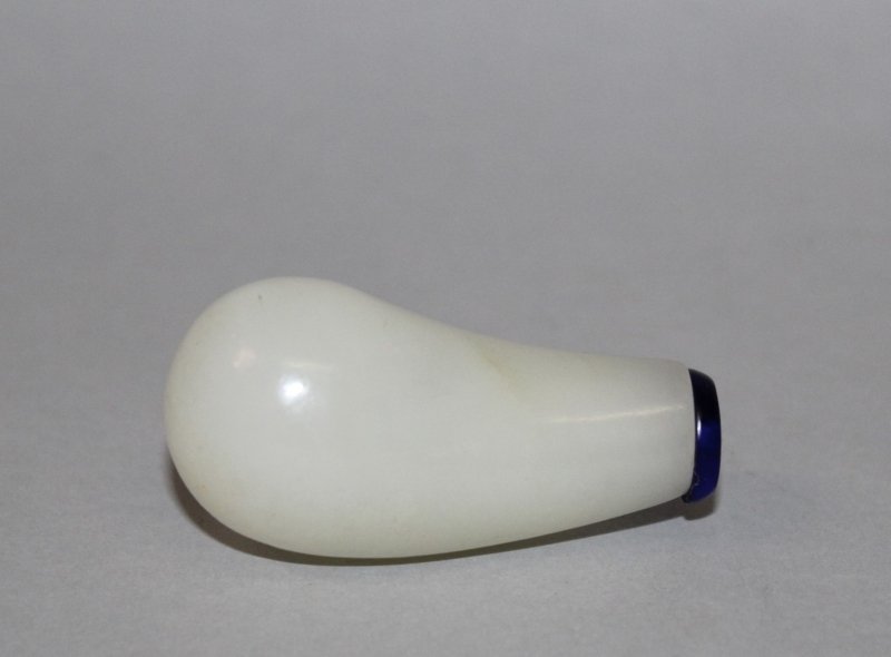 A GOOD 19TH CENTURY CHINESE PALE CELADON JADE GOURD (1 of 3)