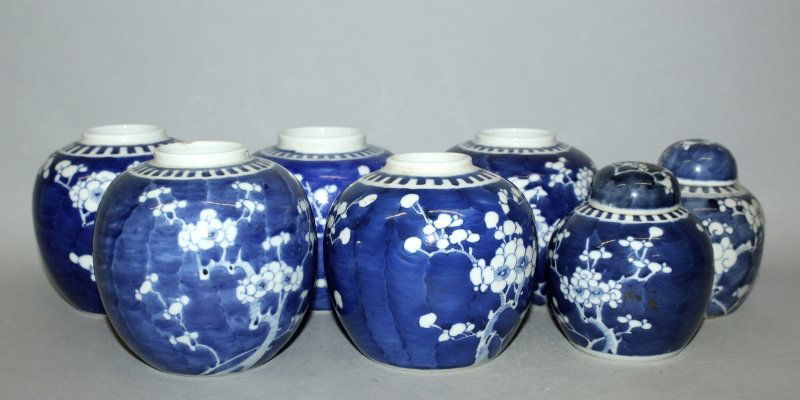 A GROUP OF SEVEN SMALL 19TH/20TH CENTURY CHINESE BLUE & (1 of 4)
