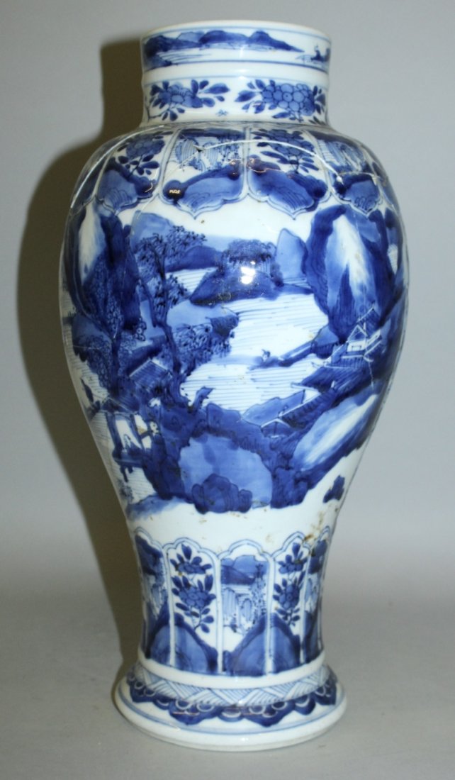 A LARGE CHINESE KANGXI PERIOD BLUE & WHITE PORCELAIN (1 of 3)