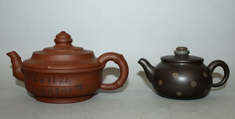 TWO 20TH CENTURY CHINESE YIXING POTTERY TEAPOTS & (1 of 7)