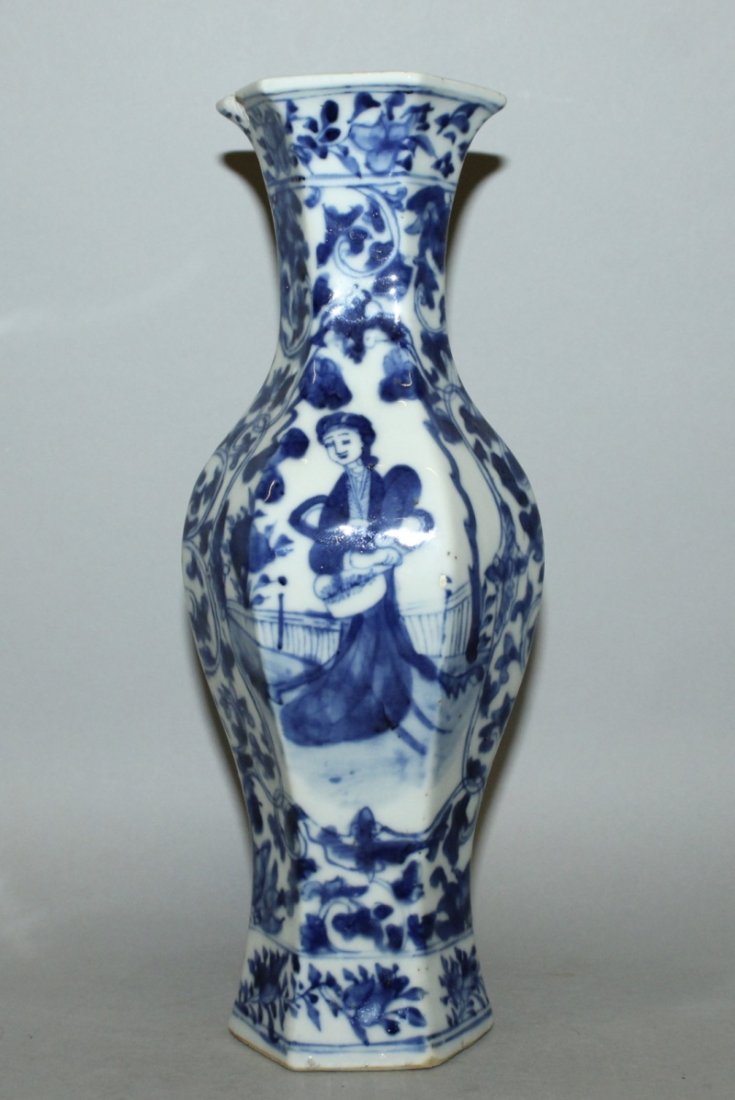 A 19TH CENTURY CHINESE BLUE & WHITE HEXAGONAL SECTION (1 of 3)