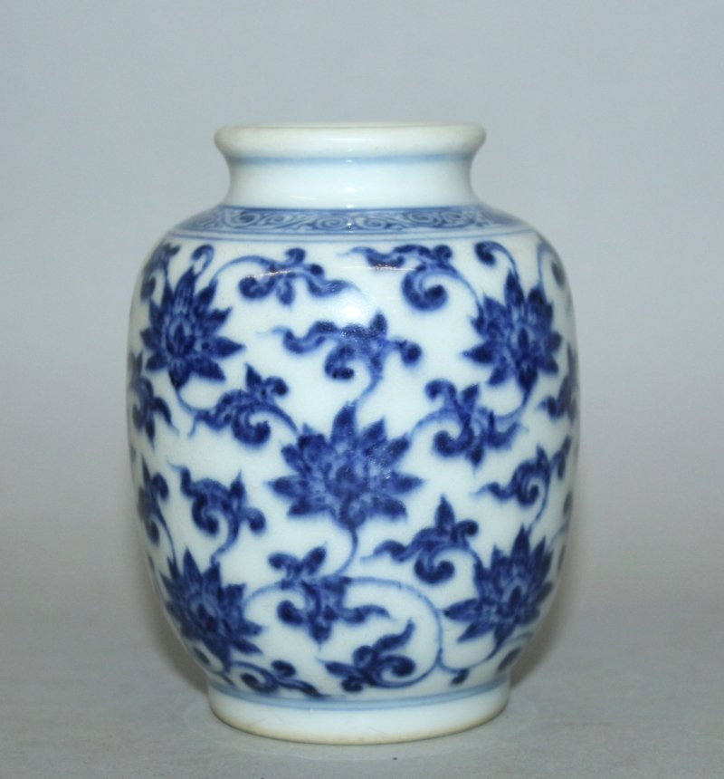 A SMALL CHINESE BLUE & WHITE PORCELAIN JAR, the sides (1 of 3)