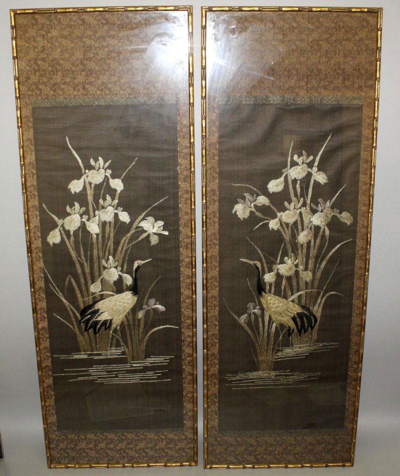 A LARGE MIRROR PAIR OF EARLY 20TH CENTURY FRAMED (1 of 3)