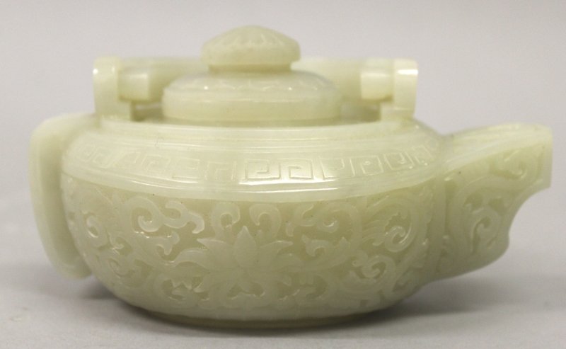 A GOOD QUALITY CHINESE CELADON JADE-LIKE EWER & COVER, (1 of 9)