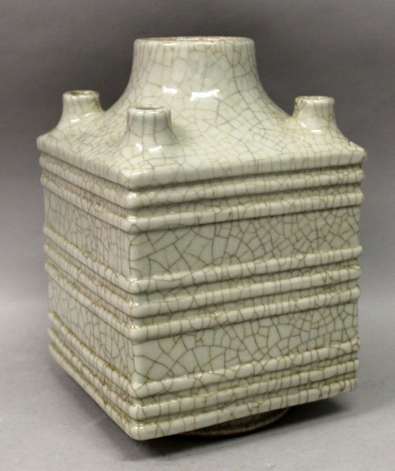 A LARGE UNUSUAL & GOOD QUALITY CHINESE CRACKLEGLAZE (1 of 7)
