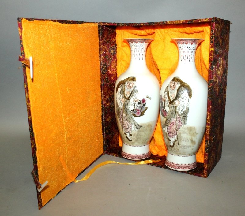 A MIRROR PAIR OF CHINESE PORCELAIN VASES, together with (1 of 9)