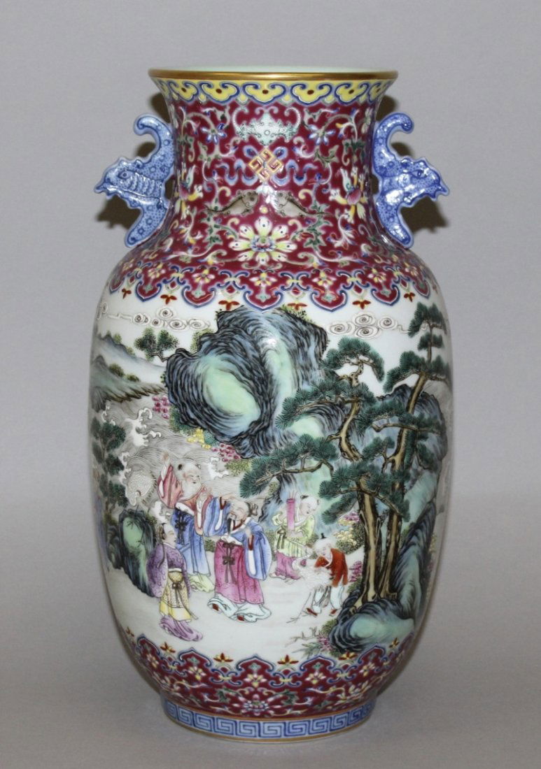 A FINE QUALITY CHINESE FAMILLE ROSE PORCELAIN VASE, the (1 of 10)