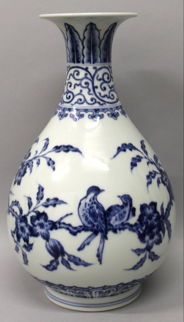 A CHINESE MING STYLE BLUE & WHITE PORCELAIN VASE, the (1 of 6)