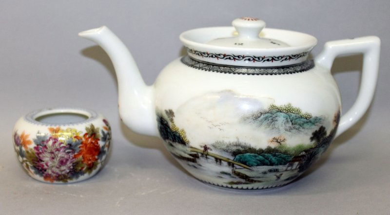 A SMALL CHINESE FAMILLE ROSE PORCELAIN WATER POT, (1 of 10)