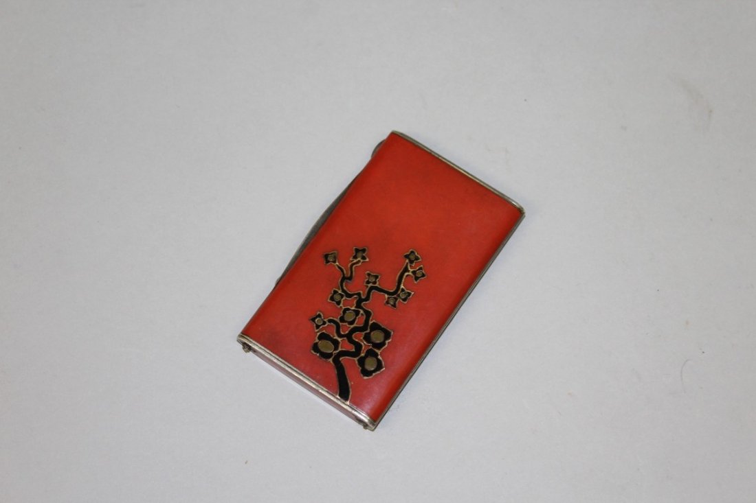 A CHINESE DESIGN SILVER AND ENAMEL COMPACT.: A CHINESE DESIGN SILVER AND ENAMEL COMPACT.