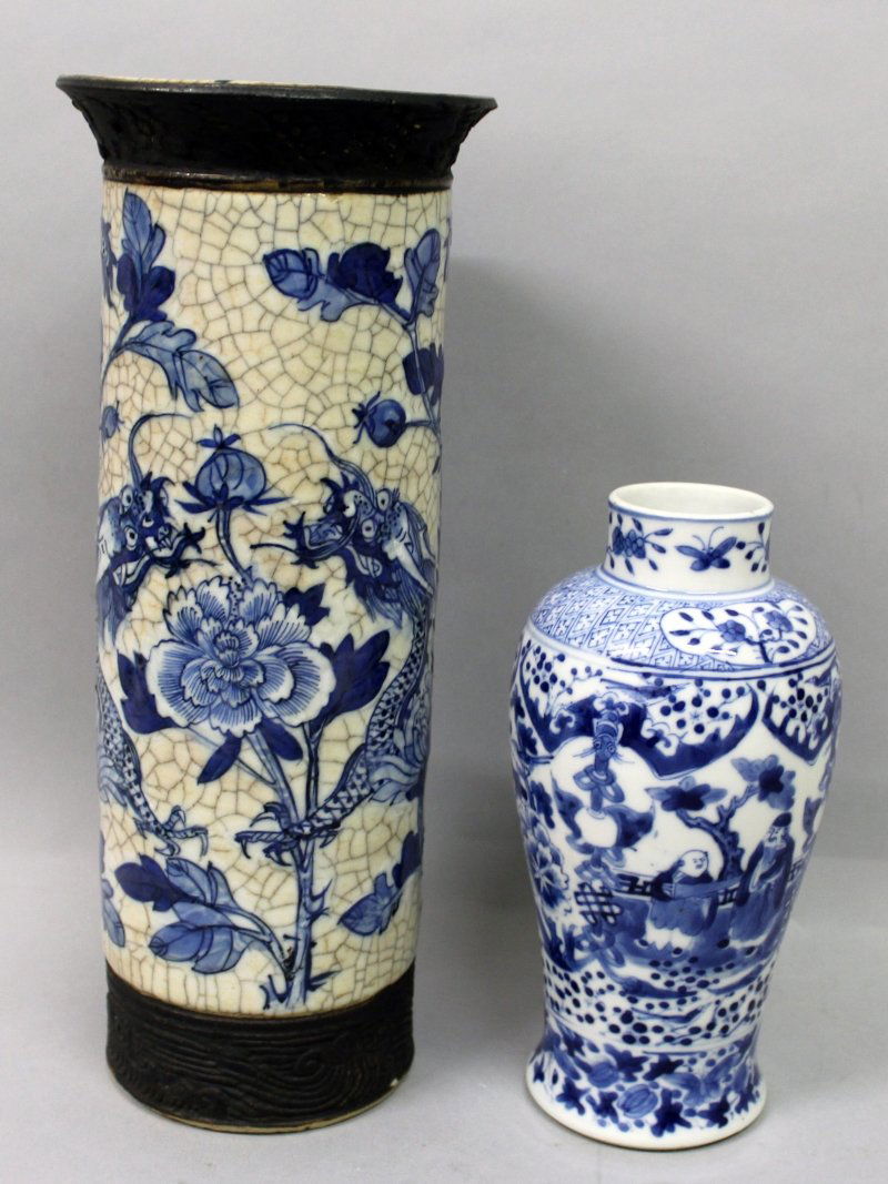 A 19TH CENTURY CHINESE BLUE & WHITE PORCELAIN VASE, the (1 of 6)