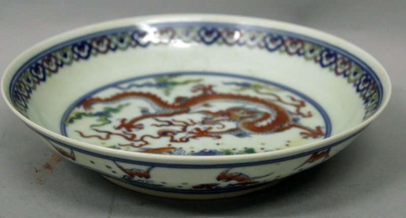 A CHINESE DOUCAI PORCELAIN DRAGON DISH, the base with a (1 of 3)