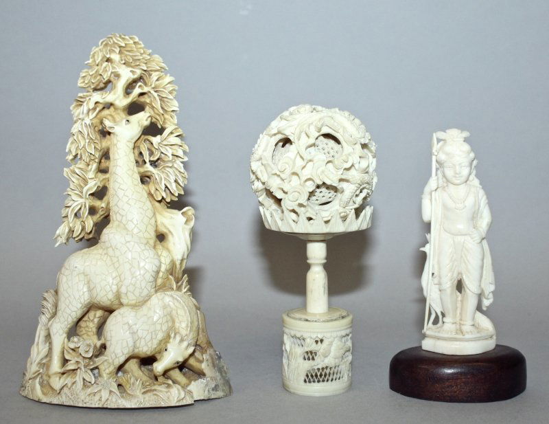 A 19TH/20TH CENTURY CARVED INDIAN IVORY FIGURE OF THE (1 of 7)