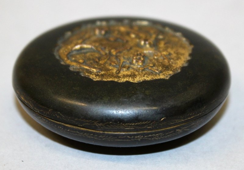 A GOOD 17TH/18TH CENTURY CHINESE GILT BRONZE INK BOX & (1 of 4)