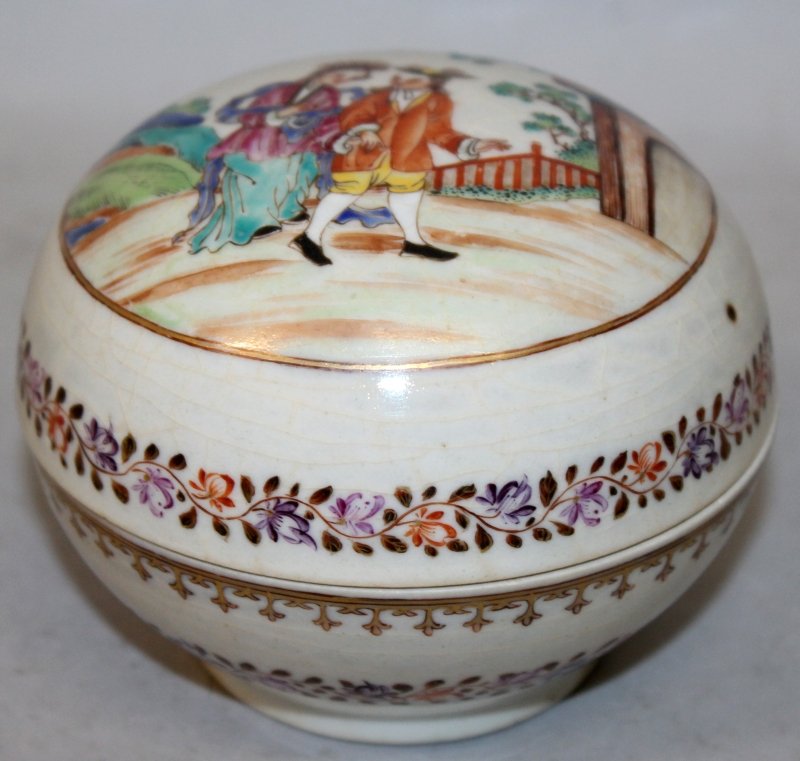 A CHINESE FAMILLE ROSE EUROPEAN SUBJECT PORCELAIN BOX & (1 of 7)
