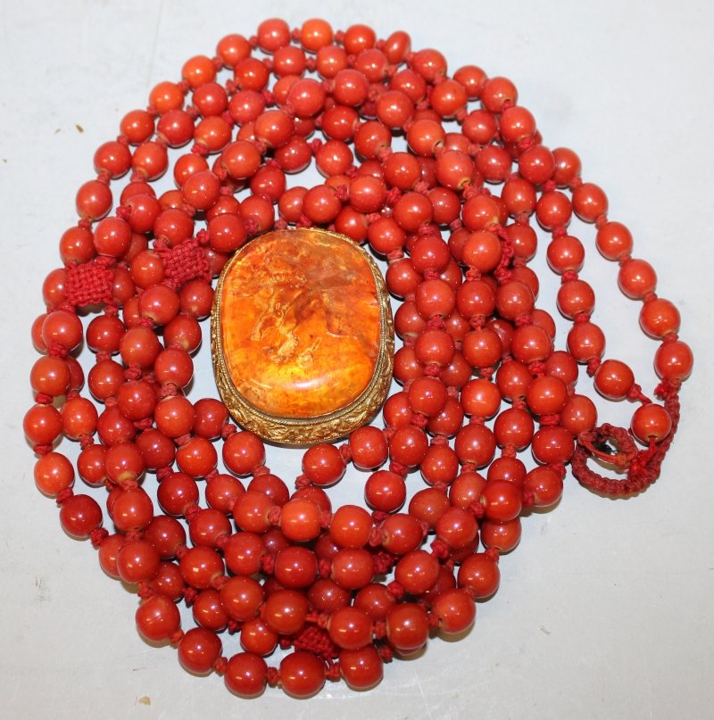 A GOOD QUALITY 19TH/20TH CENTURY CHINESE STONE NECKLACE (1 of 4)