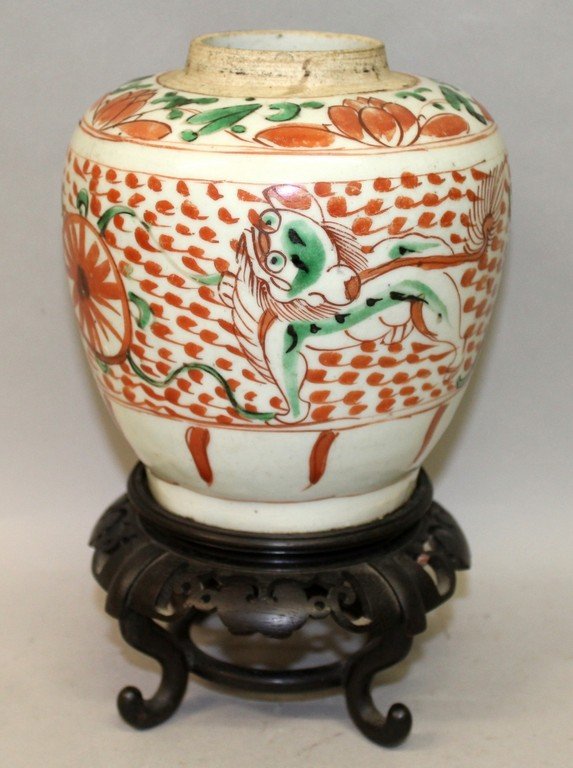 A 17TH CENTURY TRANSITIONAL/EARLY KANGXI PERIOD WUCAI (1 of 6)