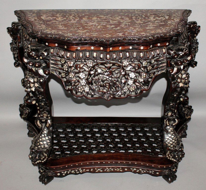 A GOOD QUALITY 19TH CENTURY CHINESE MOTHER-OF-PEARL (1 of 7)