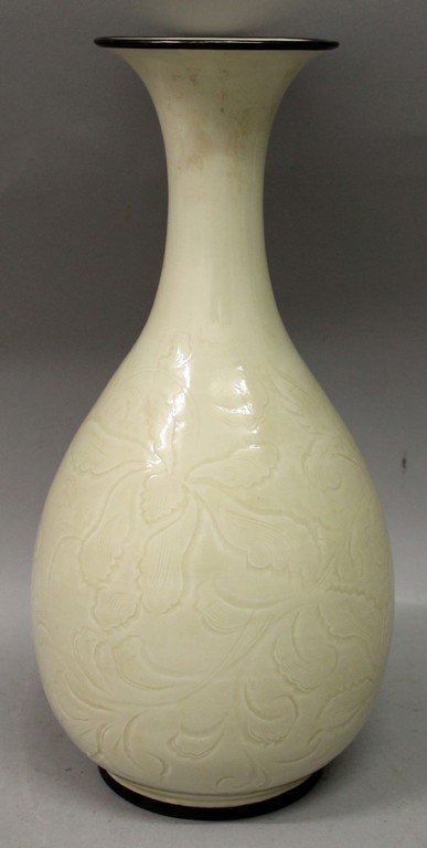 A CHINESE SONG STYLE CREAM GLAZED PEAR FORM PORCELAIN (1 of 6)