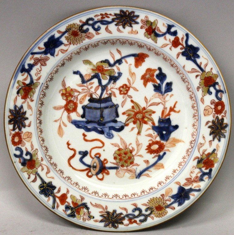 AN EARLY 18TH CENTURY CHINESE IMARI KANGXI PERIOD (1 of 3)