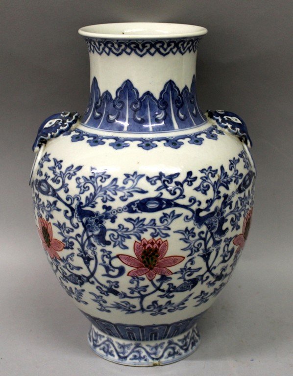 A GOOD QUALITY CHINESE BLUE & WHITE & ENAMELLED: A GOOD QUALITY CHINESE BLUE & WHITE & ENAMELLED PORCELAIN VASE, the sides decorated with a formal design of scrolling lotus, the flowerheads rendered in puce and green enamel, the base with a Qianlong