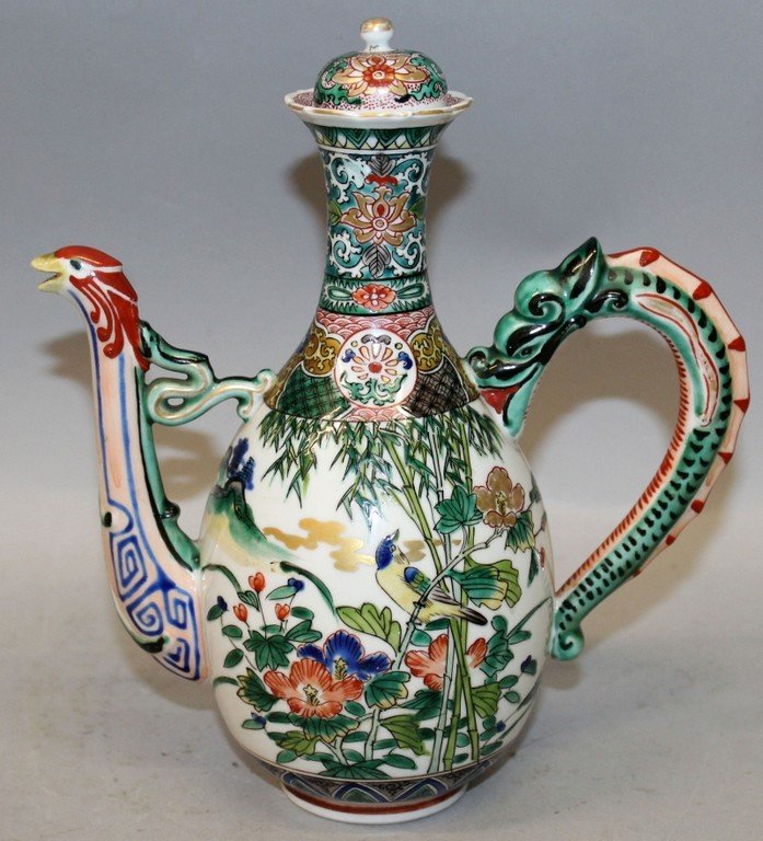 AN EARLY 20TH CENTURY JAPANESE AO KUTANI PORCELAIN EWER (1 of 10)