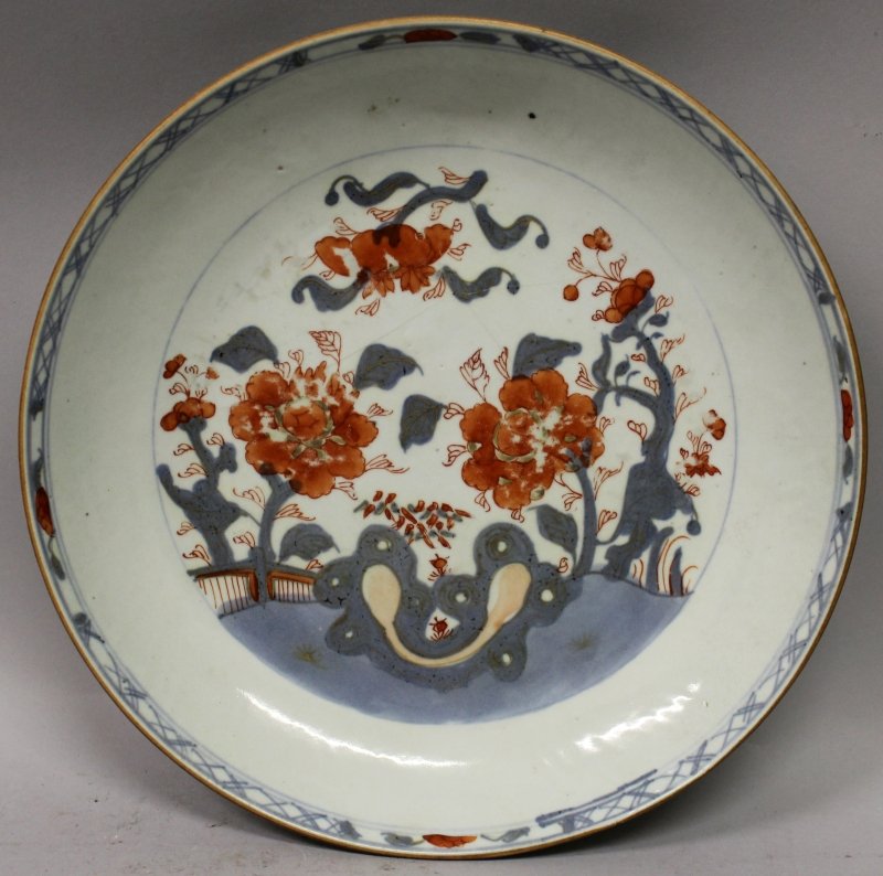 A SIMILAR 18TH CENTURY CHINESE IMARI QIANLONG PERIOD (1 of 3)