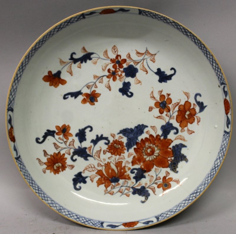 A SIMILAR LARGER 18TH CENTURY CHINESE IMARI QIANLONG (1 of 3)