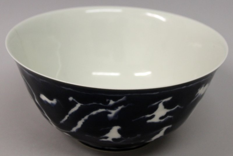 AN UNUSUAL CHINESE PORCELAIN BOWL, the slightly moulded (1 of 8)