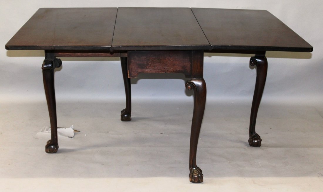 A GOOD GEORGE III MAHOGANY DROP LEAF GATE-LEG DINING: A GOOD GEORGE III MAHOGANY DROP LEAF GATE-LEG DINING TABLE, with plain rectangular top, on well carved cabriole legs ending with claw and ball feet. 4ft 7ins long x 3ft 5ins wide x 2ft 4ins high (open
