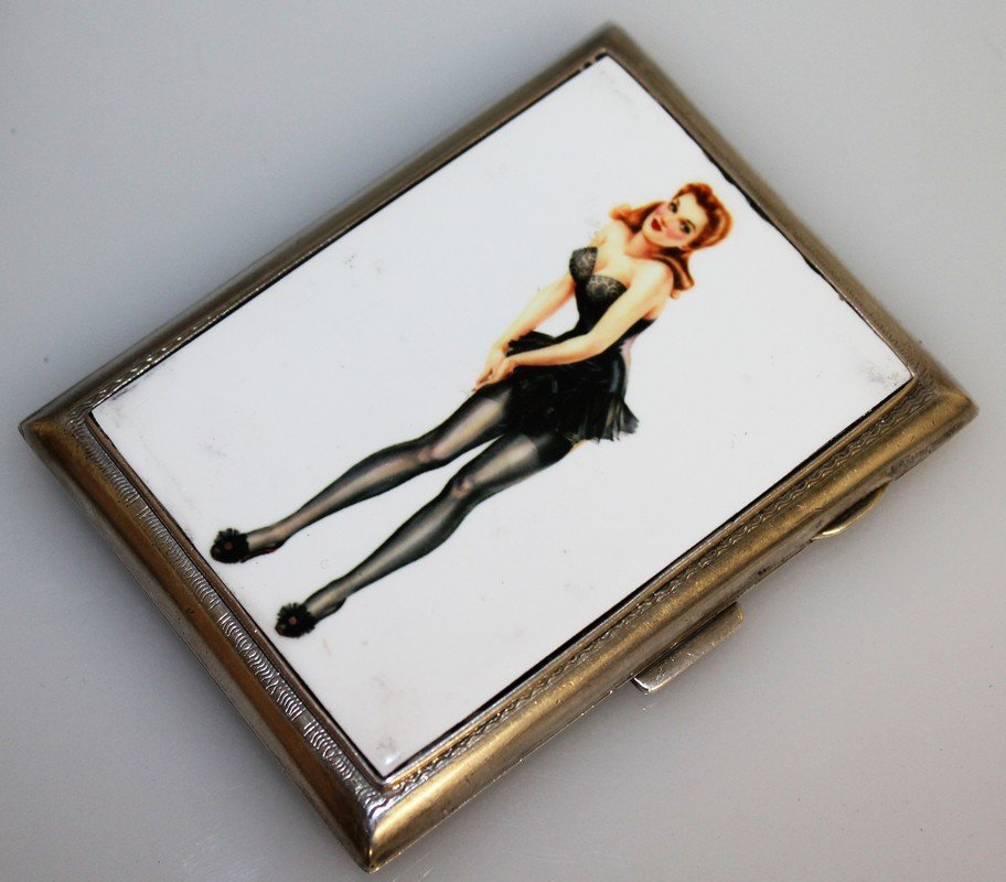 A GEORGE V ENGINE TURNED CIGARETTE CASE, Birmingham: A GEORGE V ENGINE TURNED CIGARETTE CASE, Birmingham 1929, with a panel of a semi clad young lady.