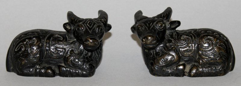 A SMALL PAIR OF 19TH/20TH CENTURY CHINESE BRONZE MODELS (1 of 5)