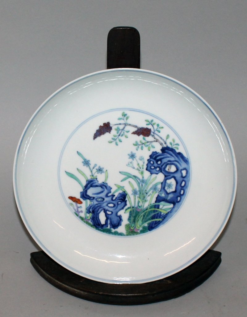 A GOOD QUALITY CHINESE DOUCAI PORCELAIN DISH, together (1 of 5)