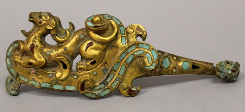 A CHINESE HAN STYLE INLAID GILT BRONZE BELT BUCKLE, (1 of 5)