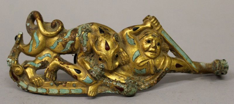 ANOTHER CHINESE HAN STYLE INLAID GILT BRONZE BELT (1 of 5)