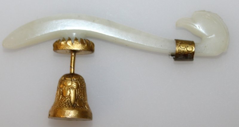 A 19TH/20TH CENTURY CHINESE WHITE JADE BELT HOOK, with (1 of 2)